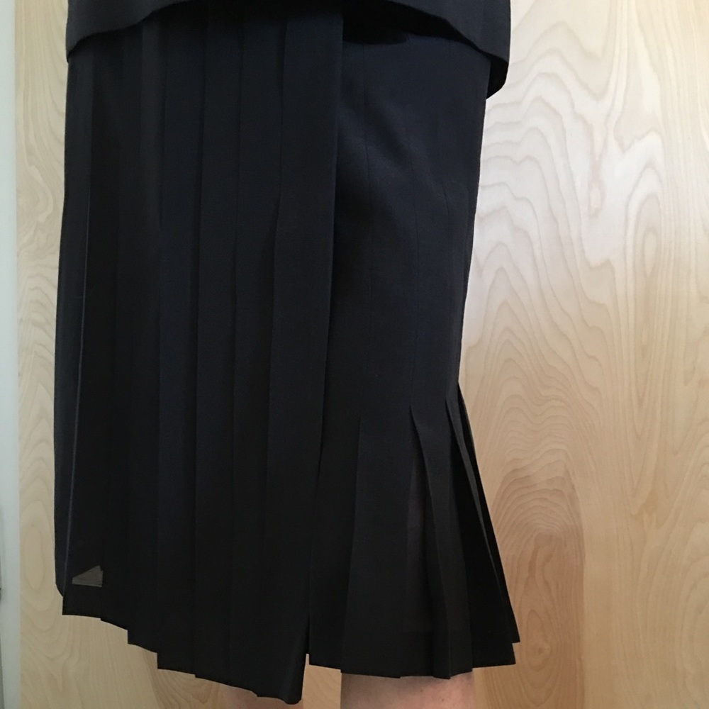 ‘TSE’ DÉSIGNER - NAVY SILK SKIRT AND TOP
